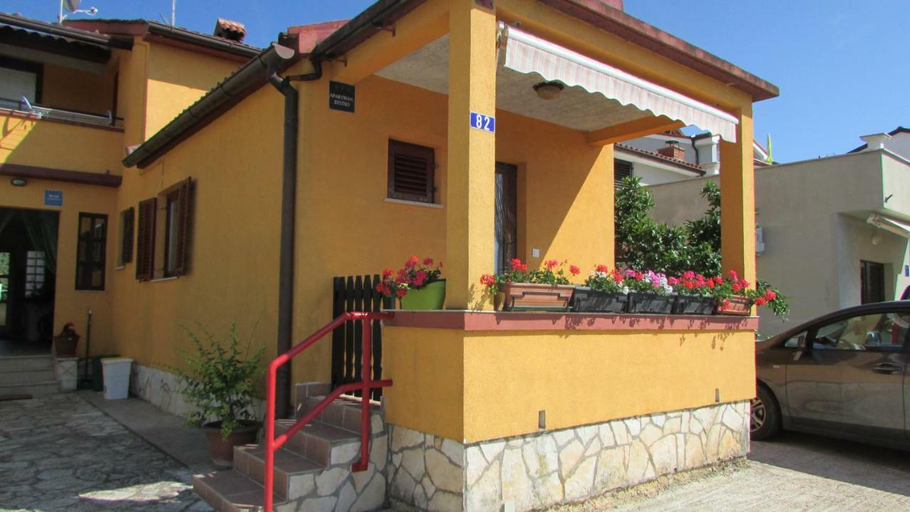 Apartmani Petunia Fažana Esterno foto