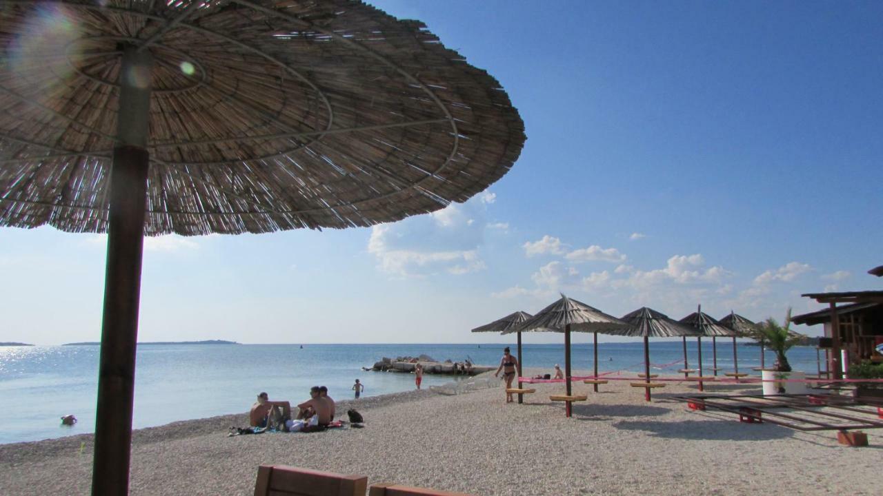 Apartmani Petunia Fažana Esterno foto