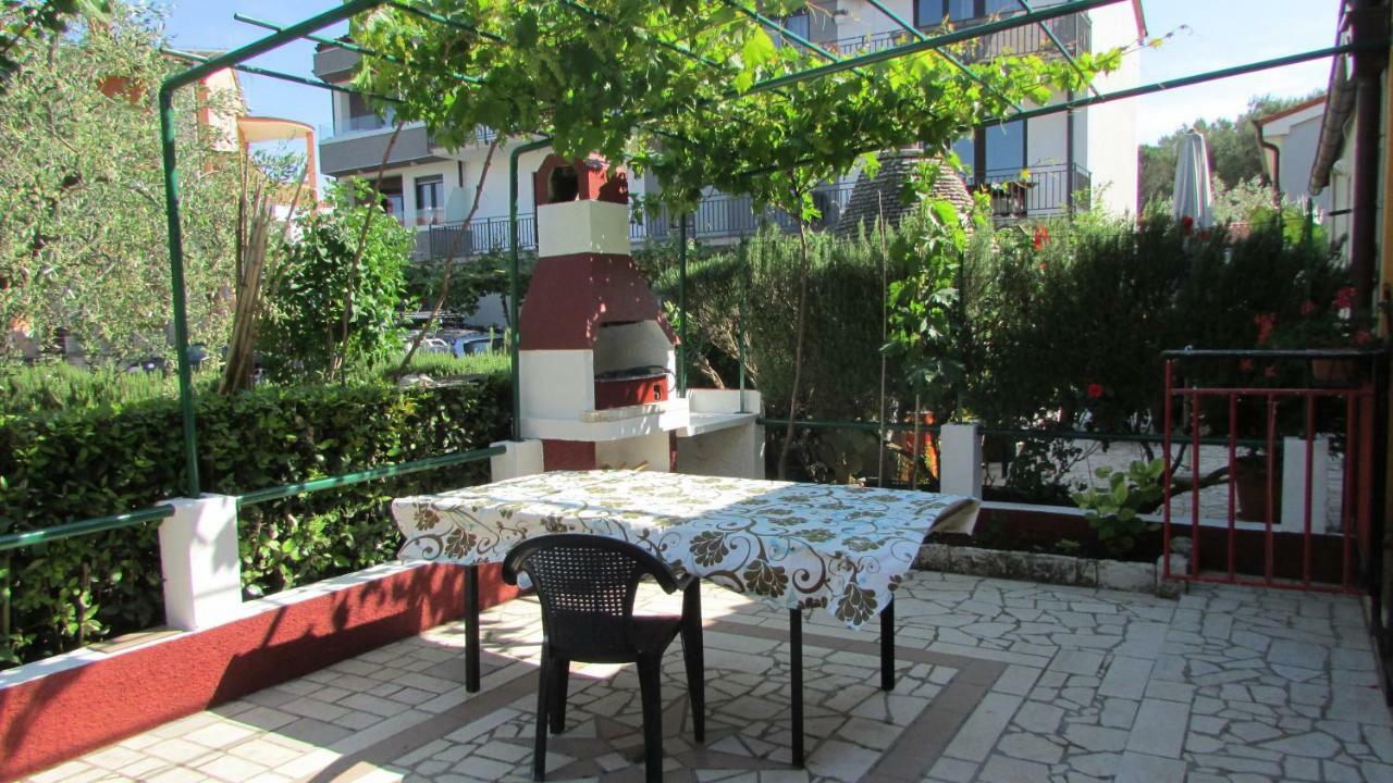 Apartmani Petunia Fažana Esterno foto