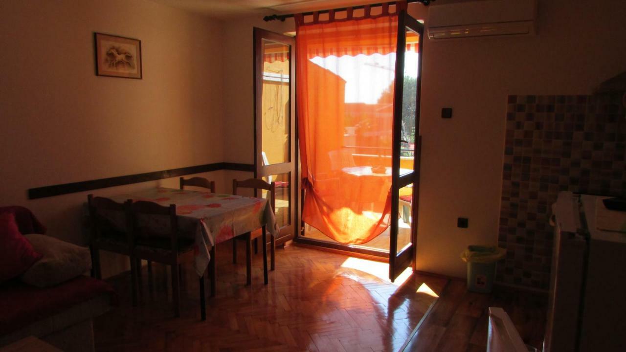 Apartmani Petunia Fažana Esterno foto