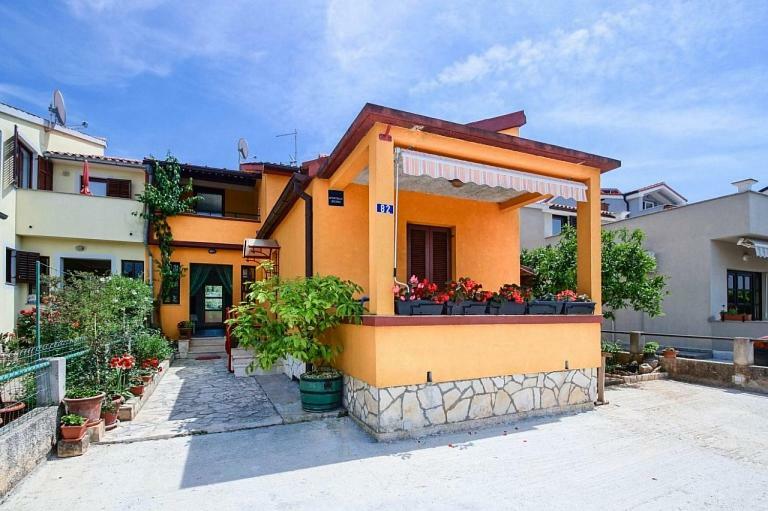Apartmani Petunia Fažana Esterno foto