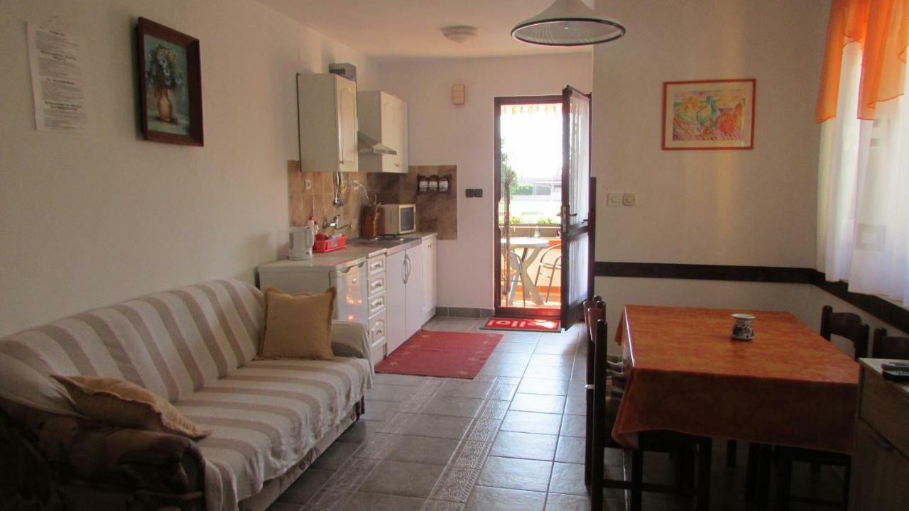 Apartmani Petunia Fažana Esterno foto