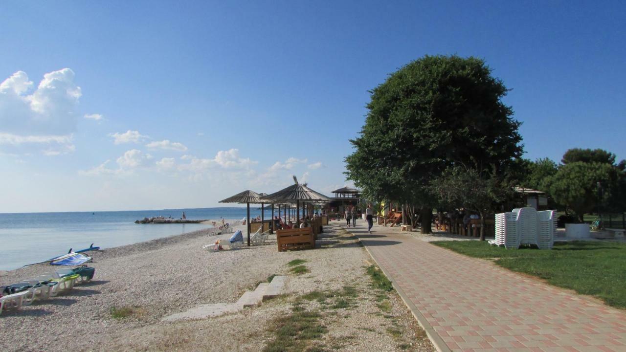 Apartmani Petunia Fažana Esterno foto