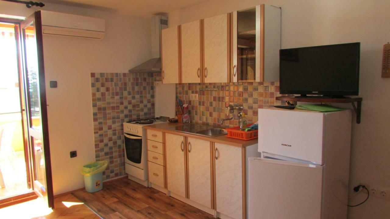 Apartmani Petunia Fažana Esterno foto
