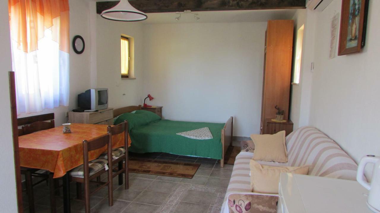 Apartmani Petunia Fažana Esterno foto